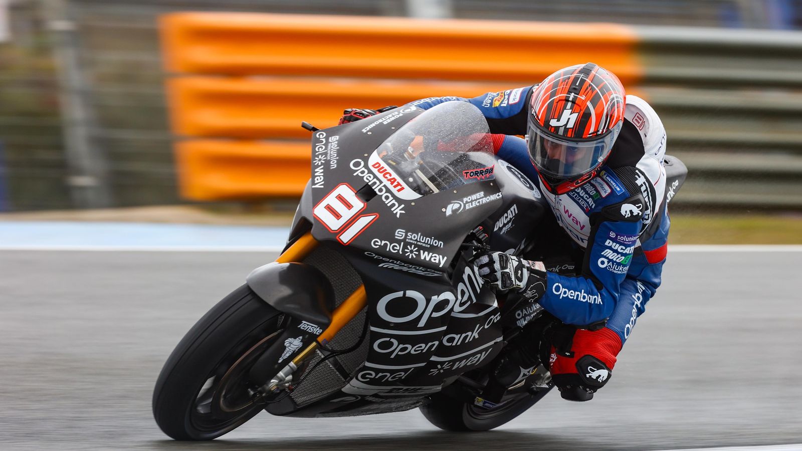 Jordi Torres luce el número 81 en su carenado.