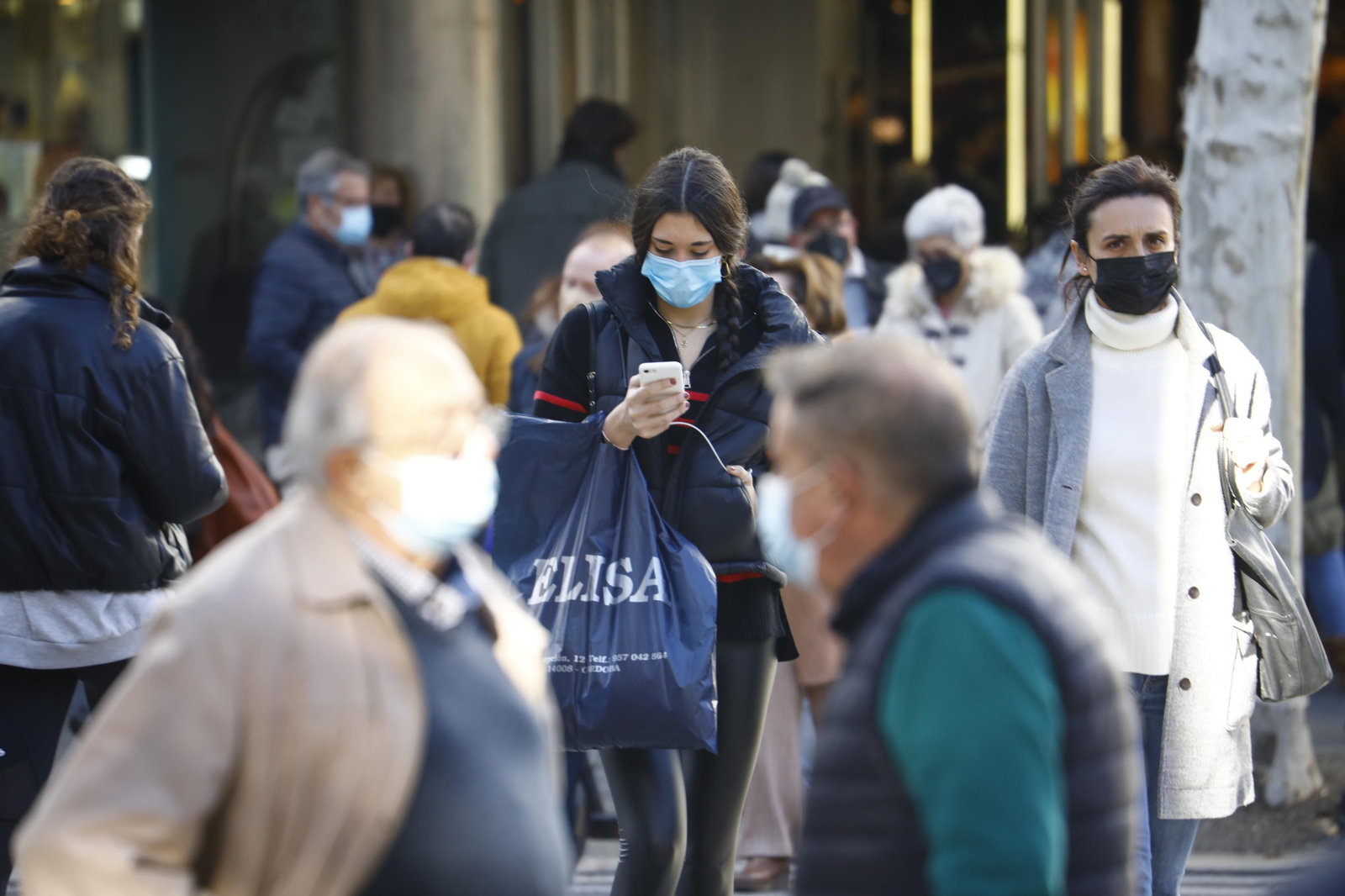 Así ha sido el primer día de rebajas en Córdoba, en fotografías
