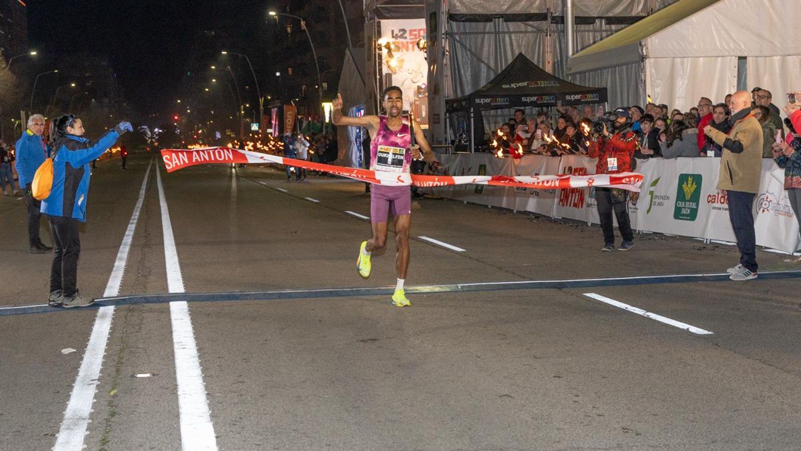 En imágenes: la élite del atletismo mundial despliega su calidad en la Carrera de San Antón de Jaén