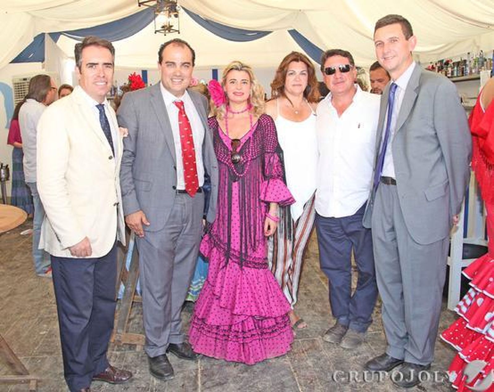 David Fernández, director de Diario de Cádiz, su esposa Inmaculada Malvido, Lola Barroso, Manuel Pascual, Miguel Berraquero y Rafael Navas.

Foto: Pascual · Vanesa Lobo