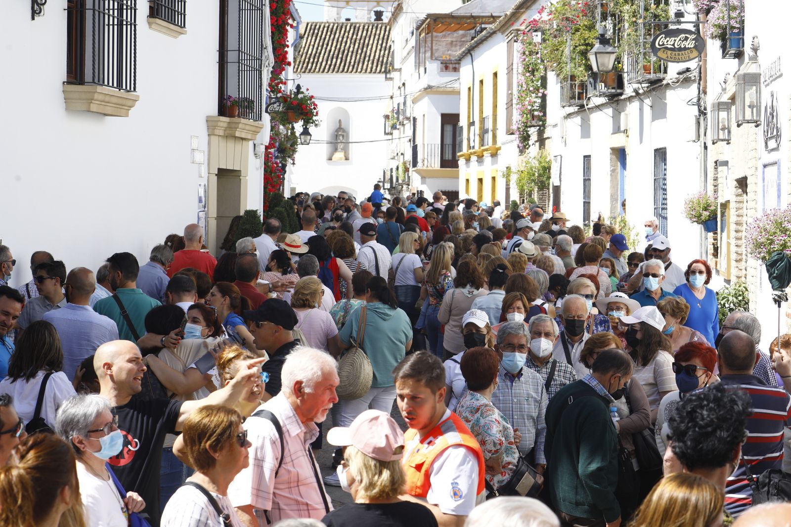Colas en la calle San Basilio.