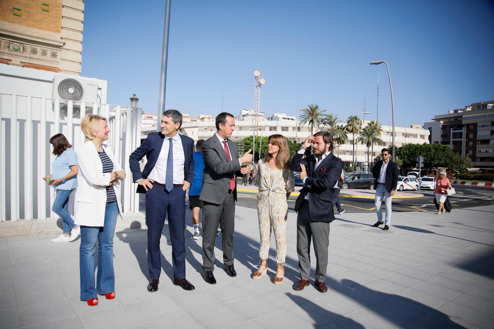 El delegado del Gobierno, Pedro Fernández, visita la estación histórica de Renfe en Almería, en imágenes