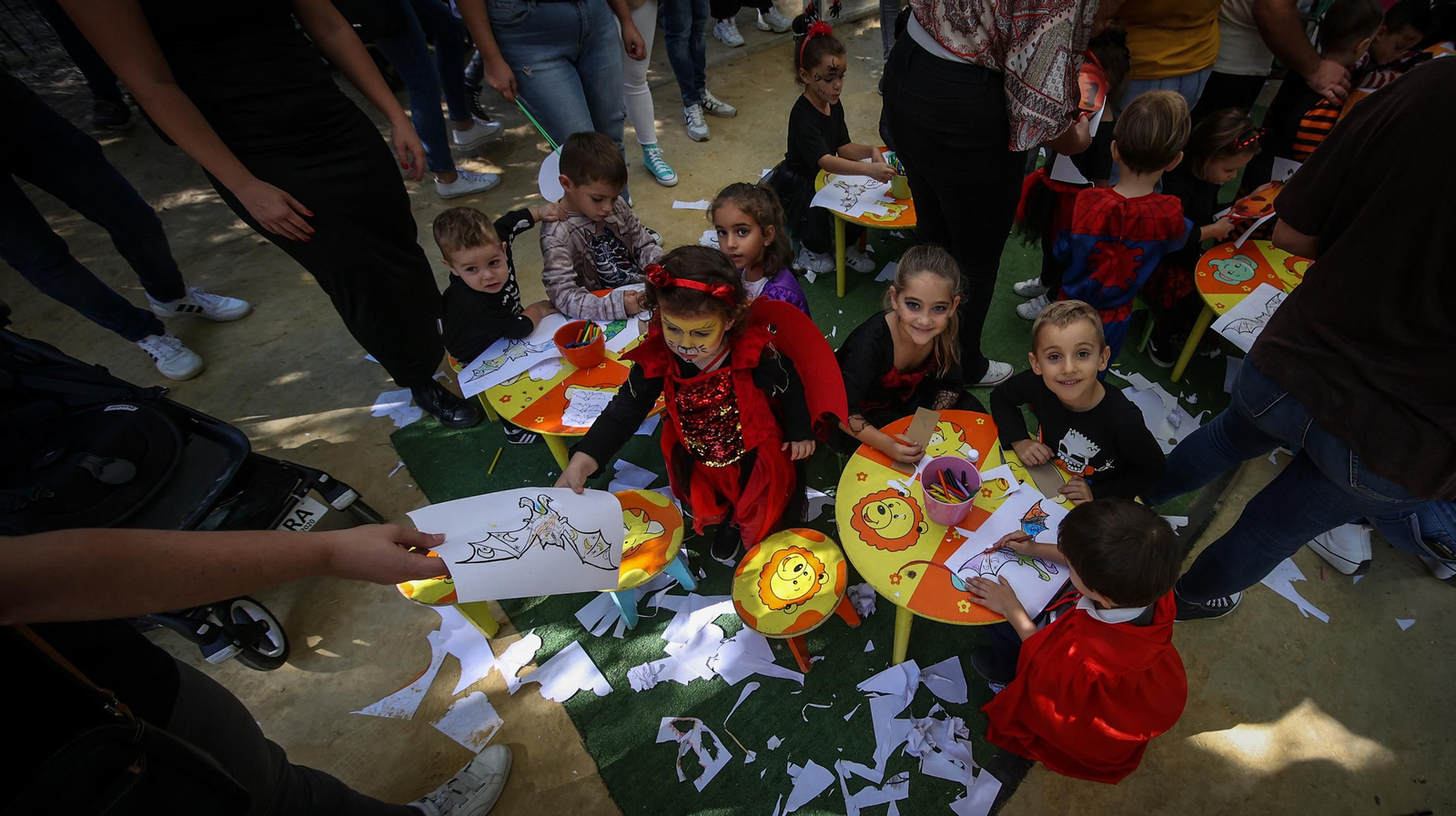 Miles de asistentes a la fiesta de Halloween en el Zoo de Jerez