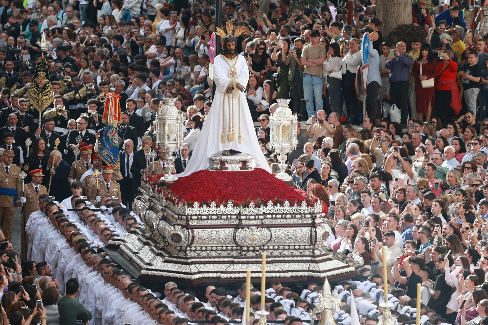 El Cautivo, en su procesión del Lunes Santo en Málaga, en fotos