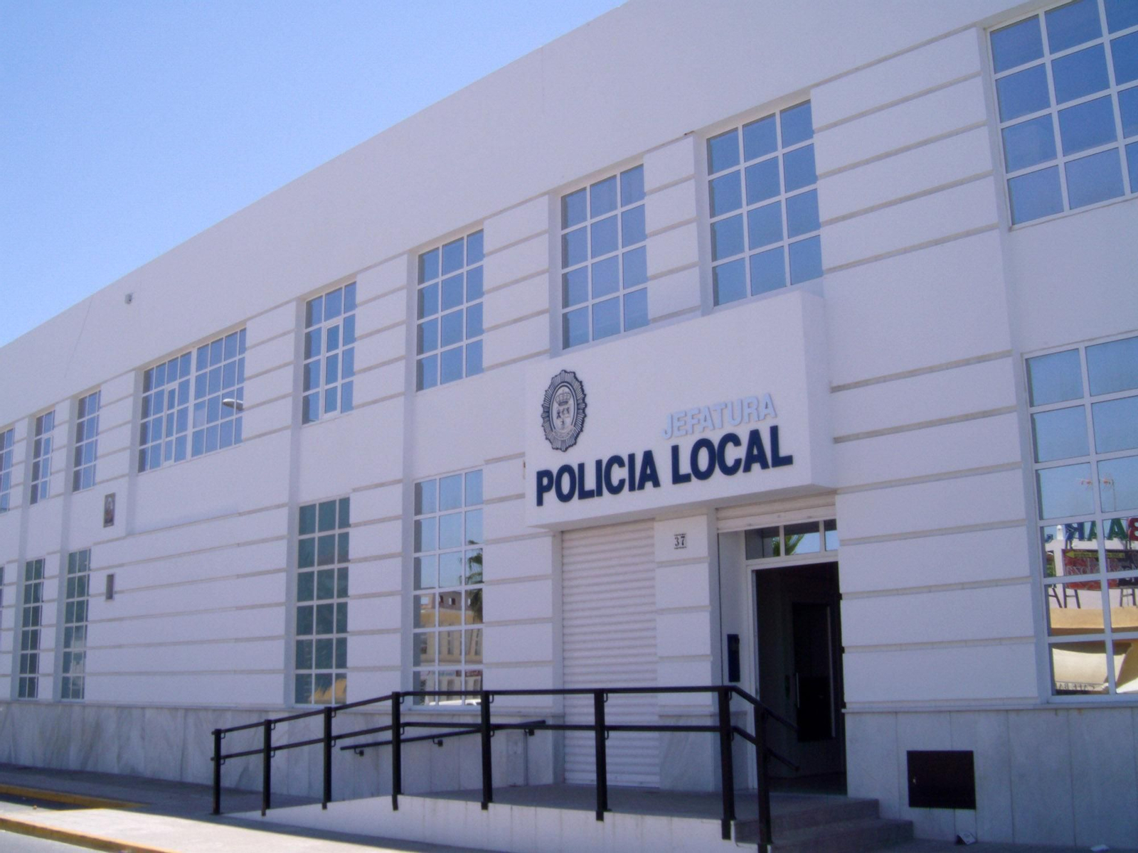Edificio de la Jefatura de la Policía Local de Lepe Edificio de la Jefatura de la Policía Local de Lepe