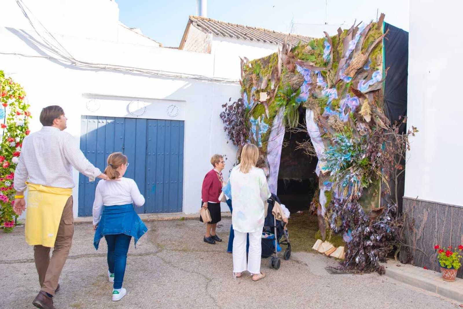 Una de las instalaciones de Calles en Flor en Cañete de las Torres.