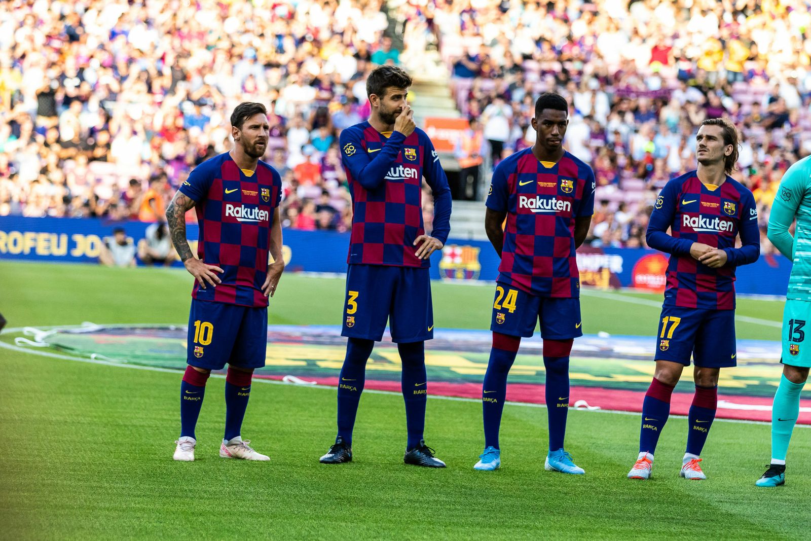El partido entre el Athletic de Bilbao y el FC Barcelona inaugura la temporada de fútbol en televisión.