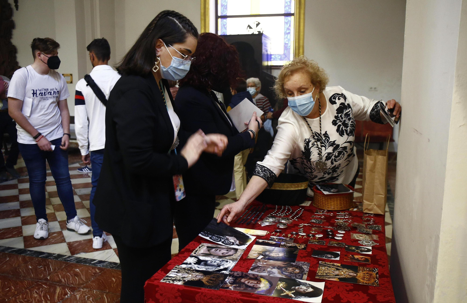 Las fotos del Lunes Santo en Málaga: la devoción en el barrio de La Trinidad