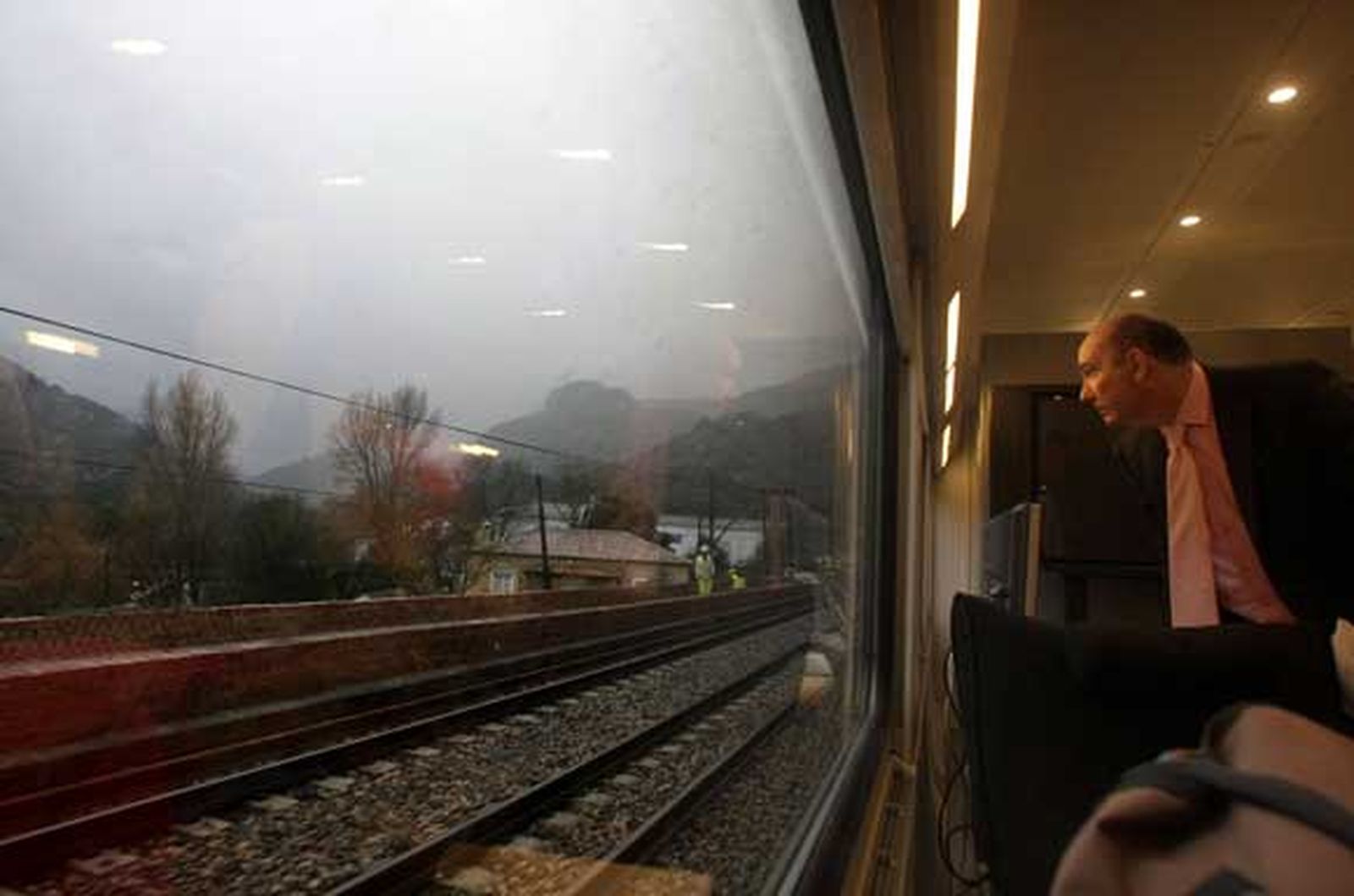 El presidente de ADIF afirma que a finales de marzo o principios de abril se reabrirá el servicio entre Algeciras y Antequera./Fotos:Erasmo Fenoy

Foto: Erasmo Fenoy