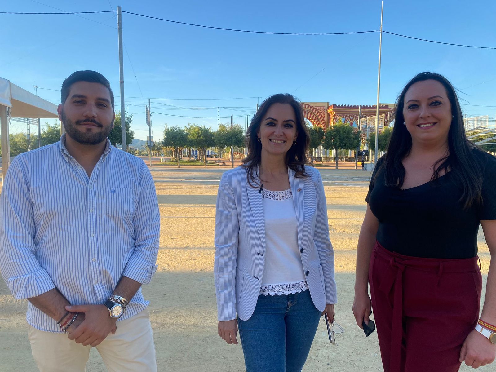 Miguel Castellano, Yolanda Almagro y Marta León, en su visita a El Arenal.