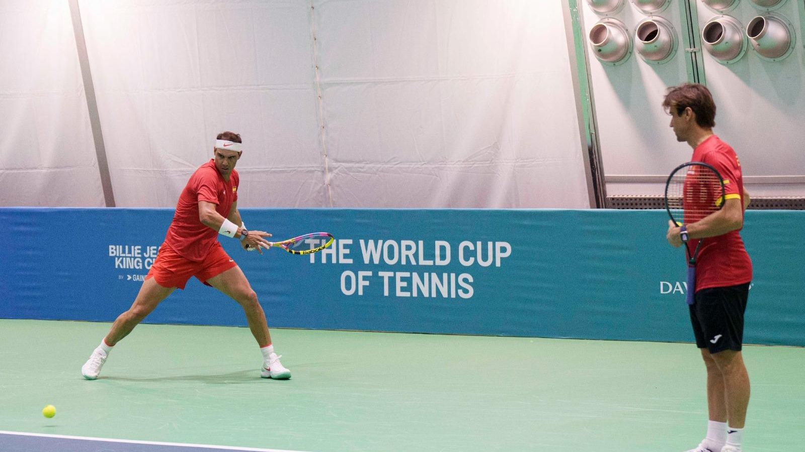 Rafa Nadal ya se pone a punto en Málaga: las imágenes de su primer entrenamiento