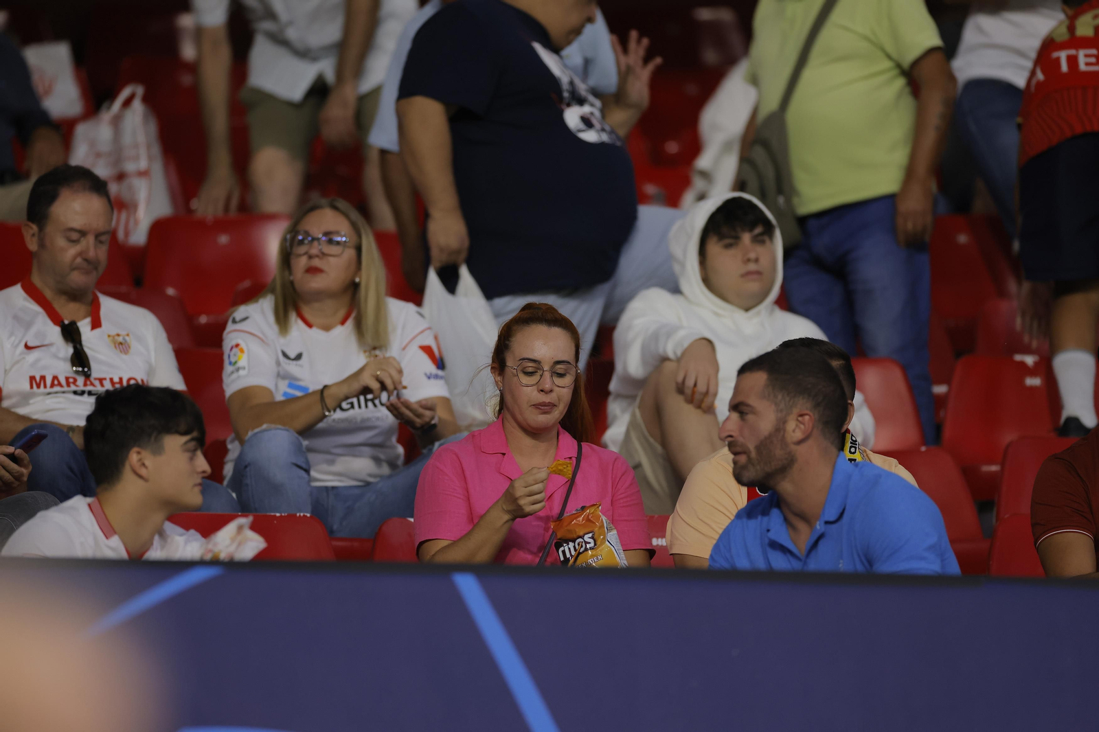 Búscate en las fotos del Sevilla-Lens