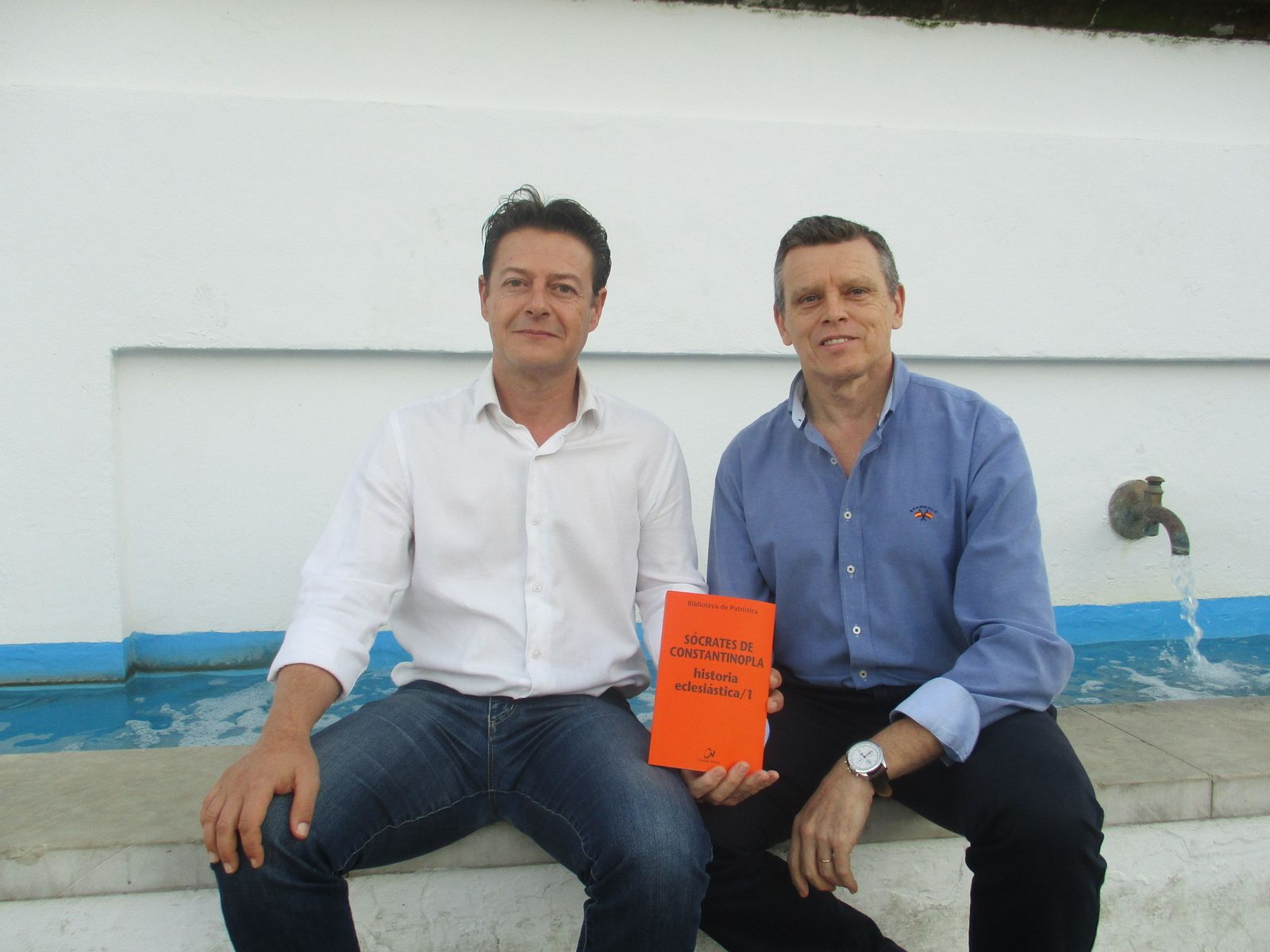 Ortolá Salas y García Romero posan días atrás con la obra.