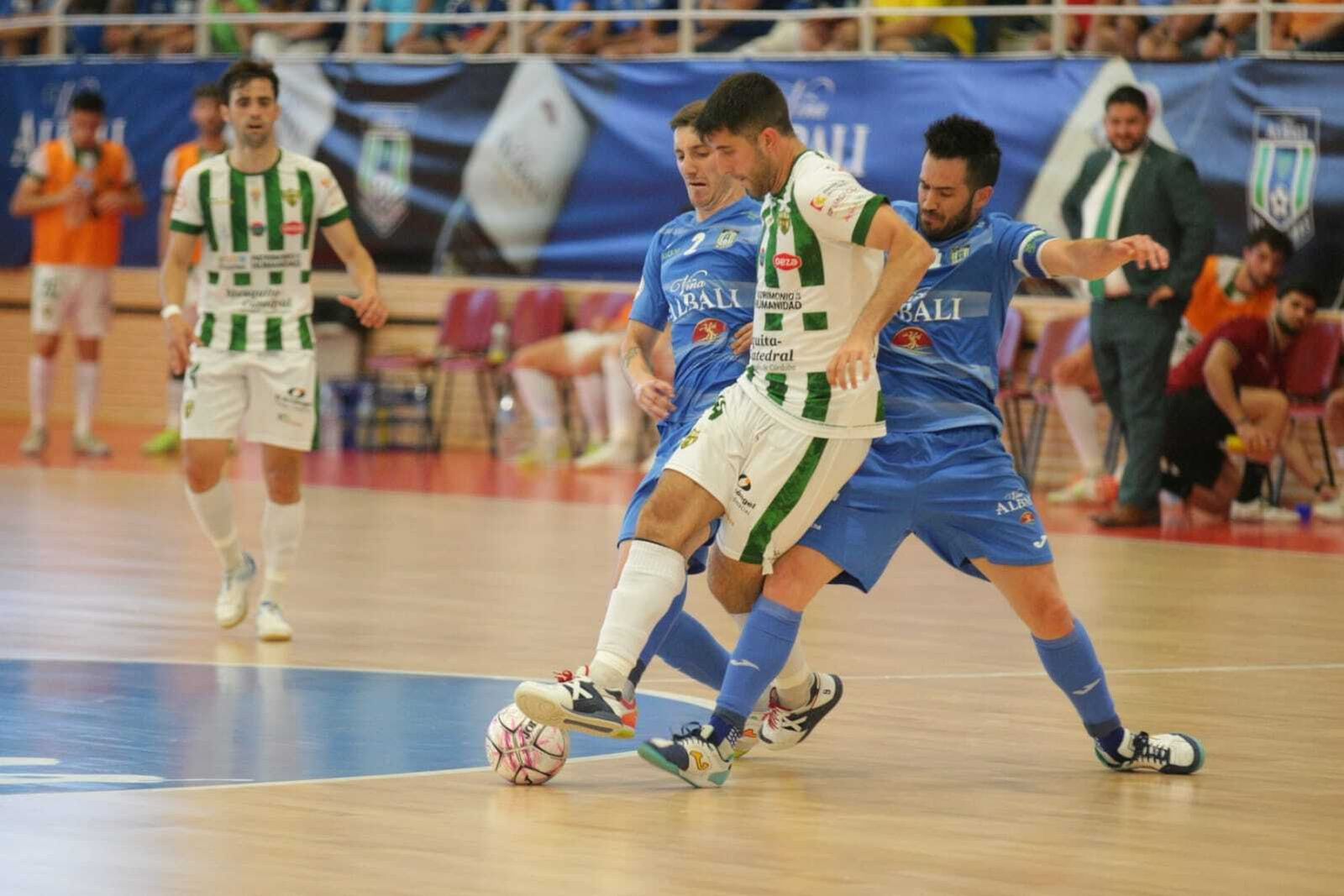 La derrota del Córdoba Futsal ante el Viña Albali Valdepeñas, en imágenes