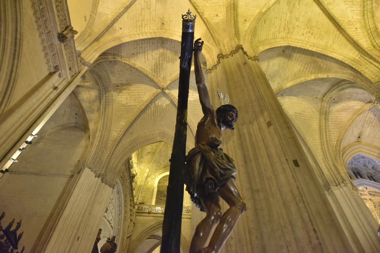 Las imágenes del Vía Crucis de las Cofradías de Sevilla con el Cristo de la Conversión de Montserrat