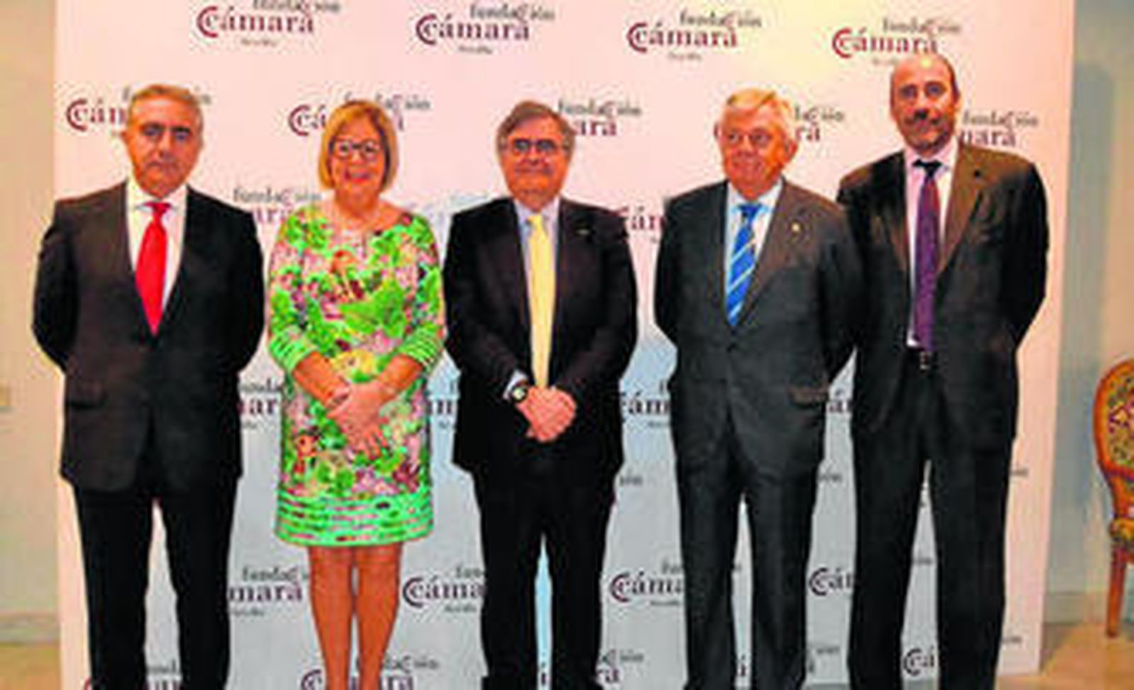 Luis Marín, director territorial de Banco Popular en Andalucía Occidental; Adelaida de la Calle, consejera de Educación; Álvaro Giménez Cañete, director de Ciencia de la ESA; Francisco Herrero, presidente de la Cámara de Sevilla; y Miguel Ángel Morell-Fuentes, directivo de Airbus D&S.