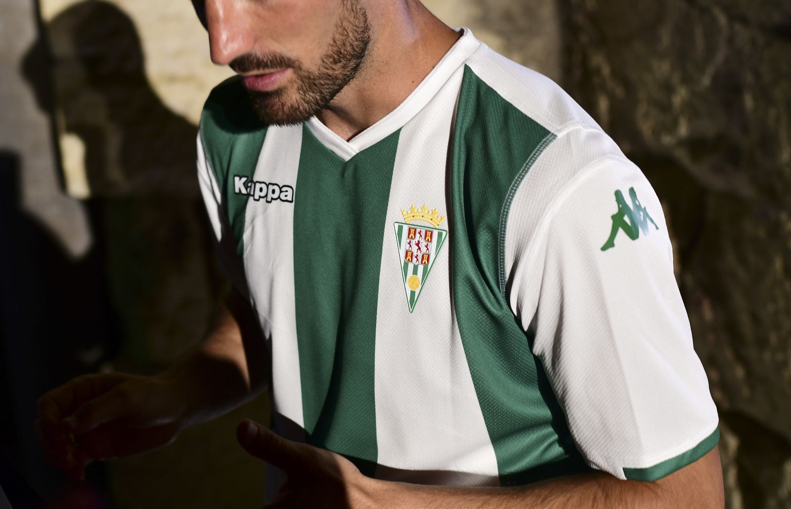El Córdoba CF presenta sus nuevas camisetas en Medina Azahara