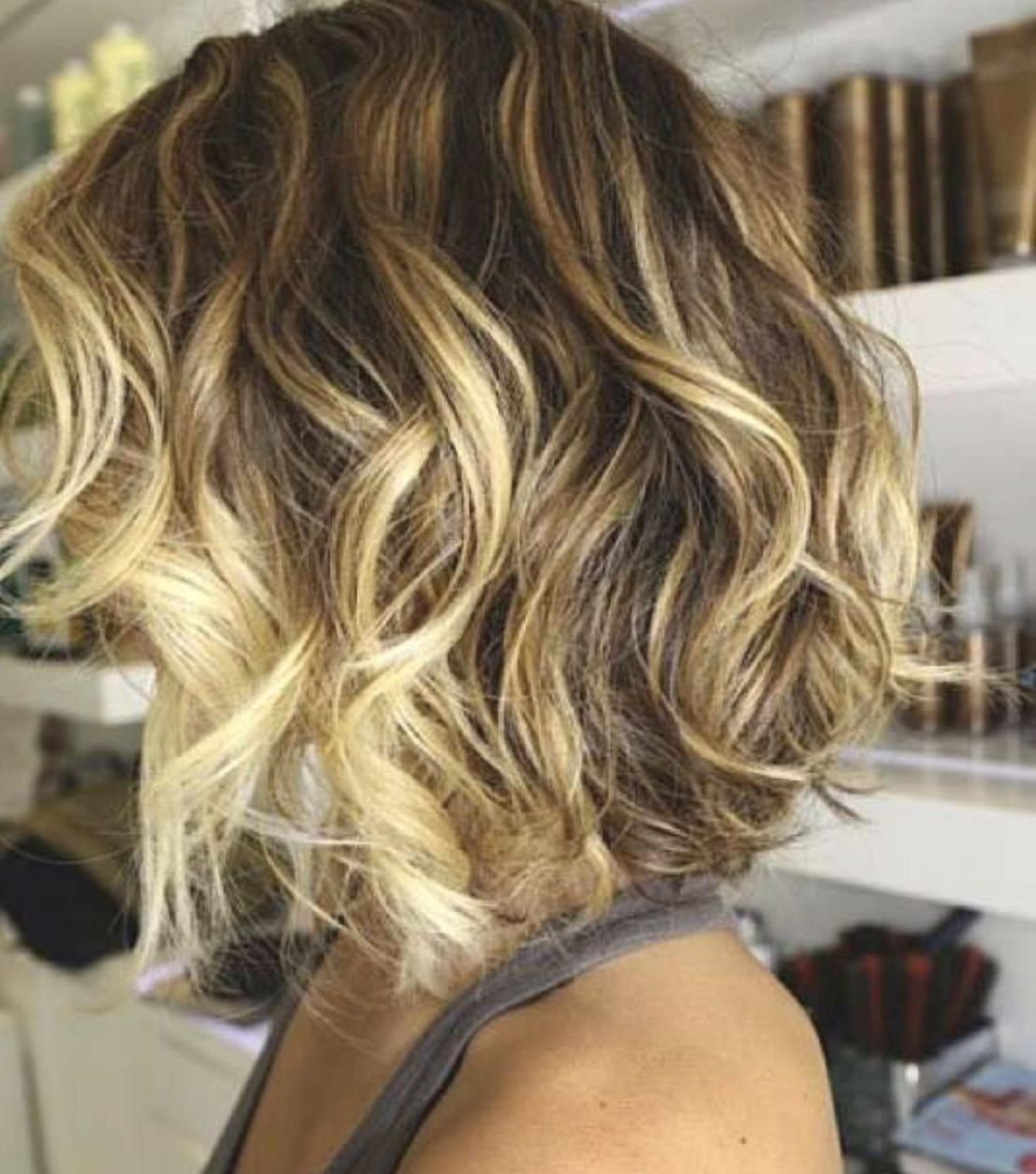 Corte de pelo carré con capas invisibles. Corte de pelo carré con capas invisibles.