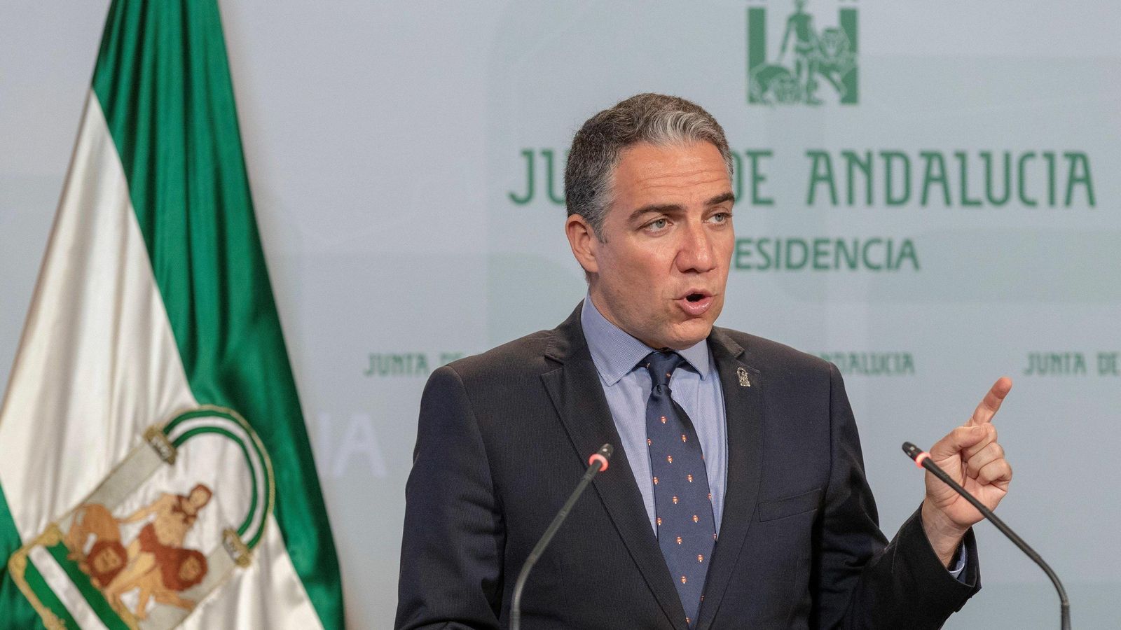 El consejero de Presidencia y portavoz del Gobierno, Elías Bendodo, durante una comparecencia.