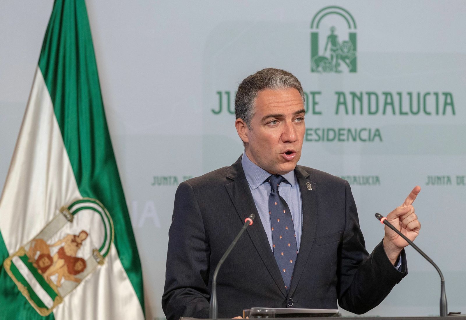 El consejero de Presidencia y portavoz del Gobierno, Elías Bendodo, durante una comparecencia.