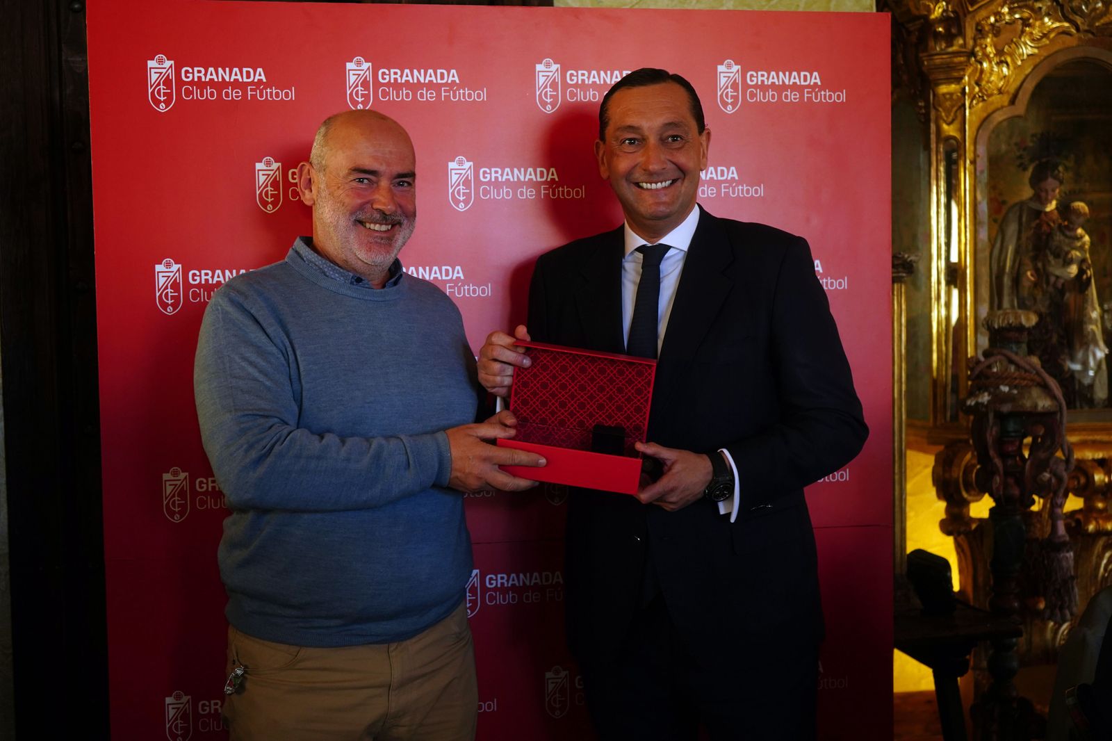 Las mejores imágenes del acto a los abonados del Granada CF con 25 y 50 años de antigüedad