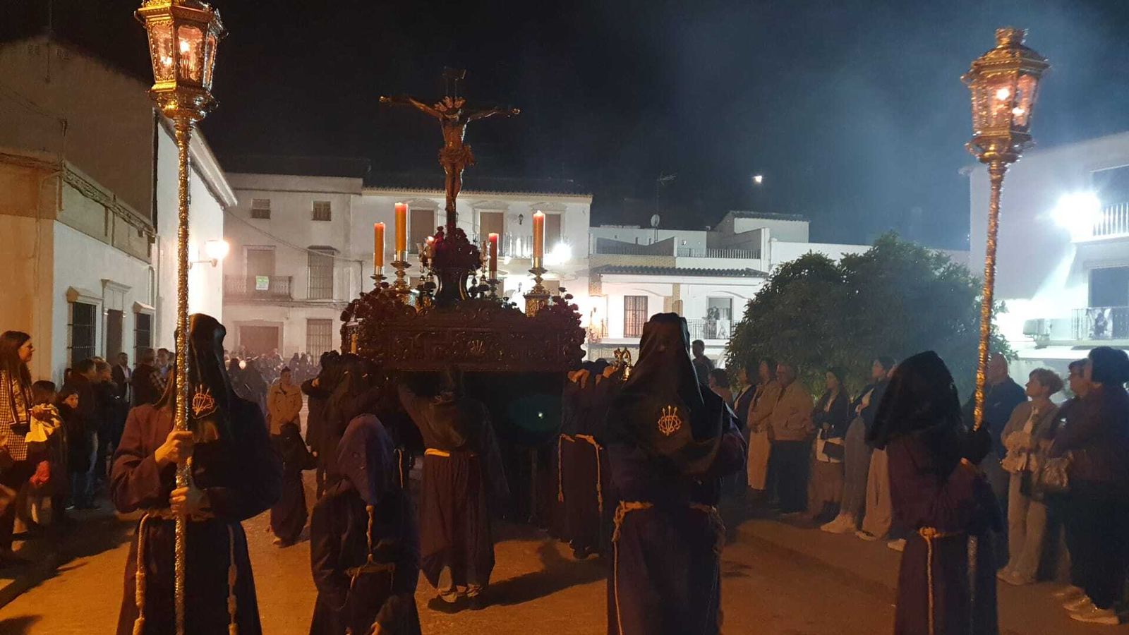 Miércoles Santo en Castro del Río: La visita del Cristo de la Buena Muerte al cementerio, en fotografías