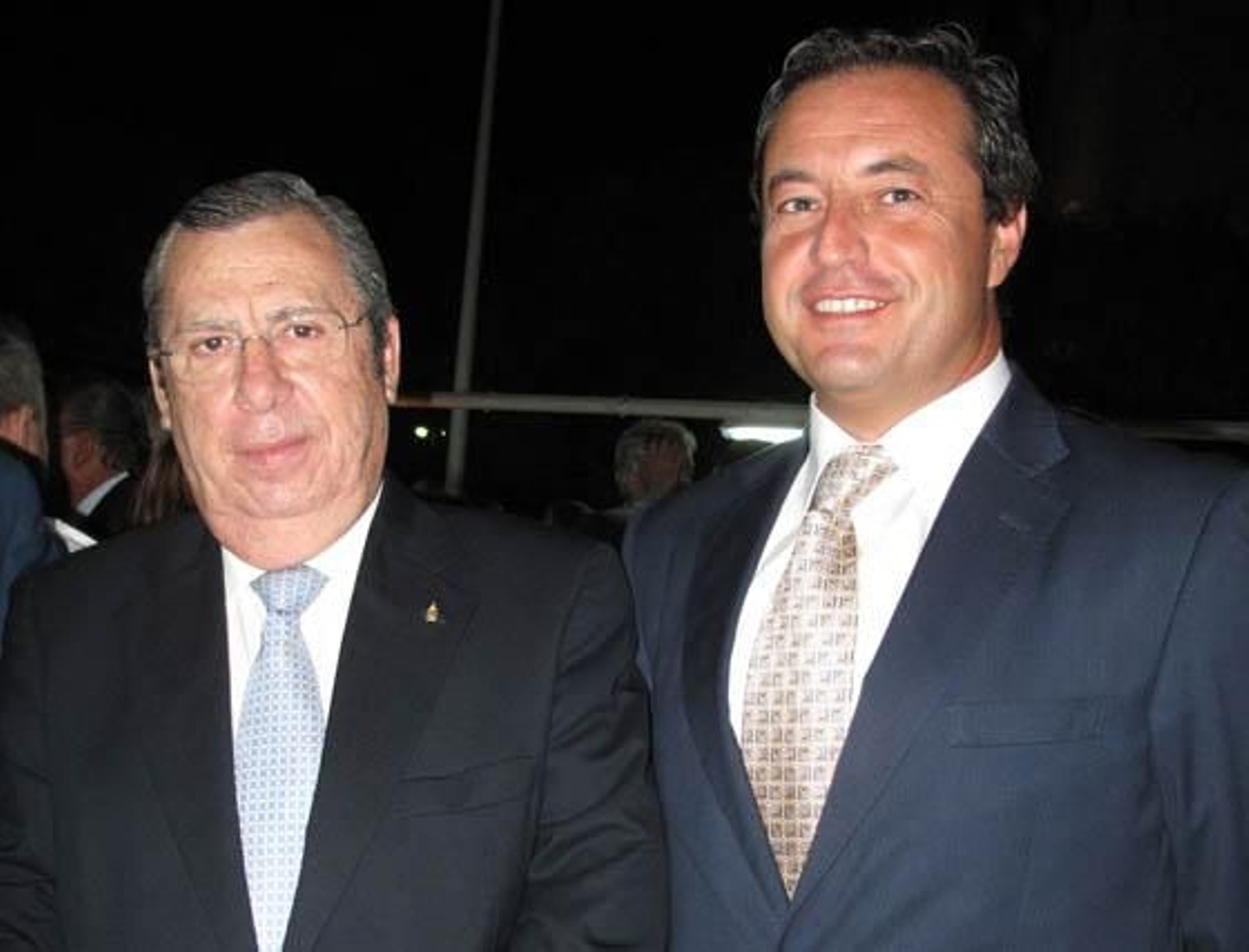 Fernando Rivas (presidente) y el arquitecto Rafael Lario, de la Tertulia Torre del Oro.

Foto: Victoria Ramírez