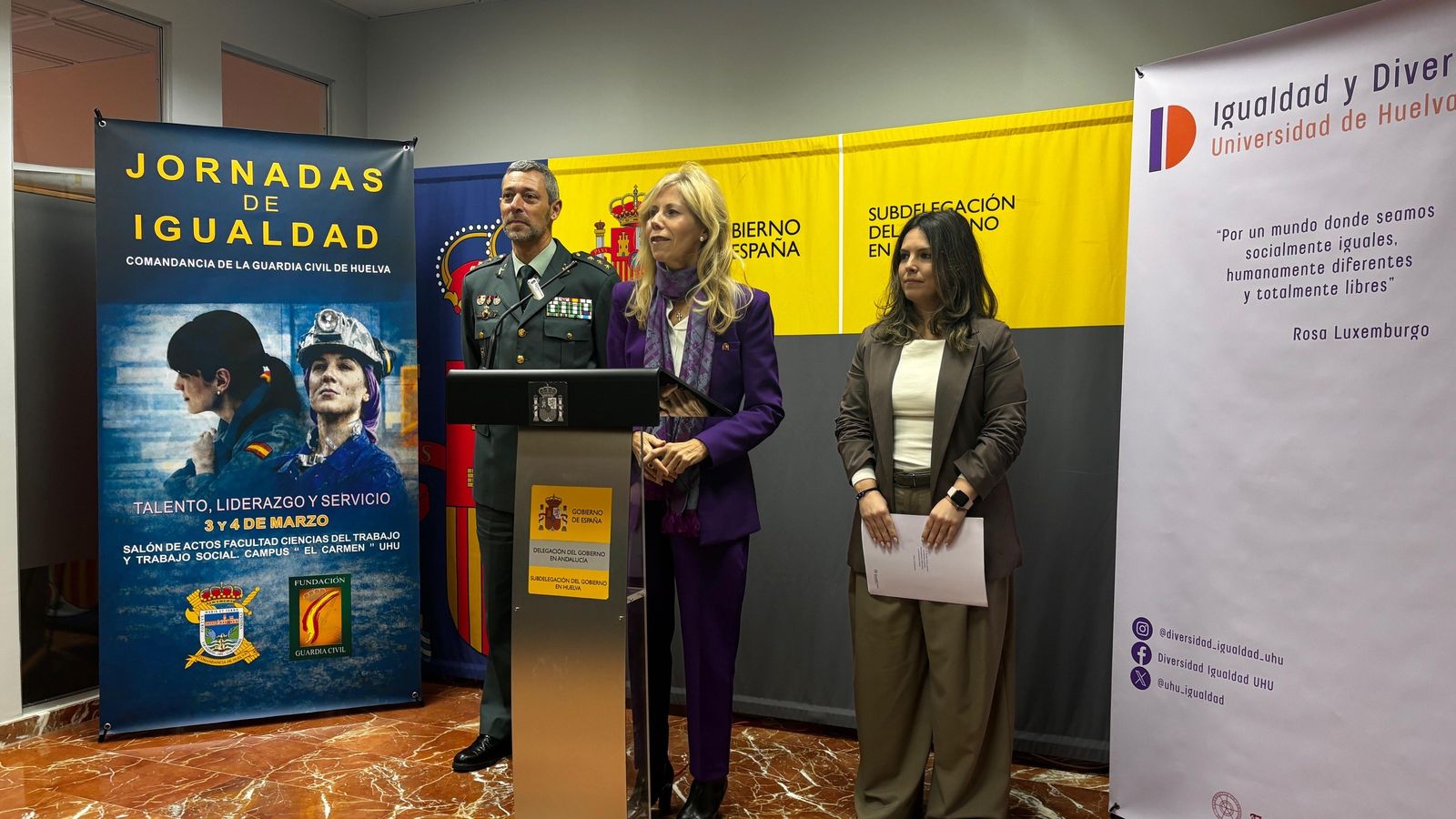 María José Rico junto a Julio Serrano Checa y María Ángeles Ortiz González en la presentación de las jornadas.