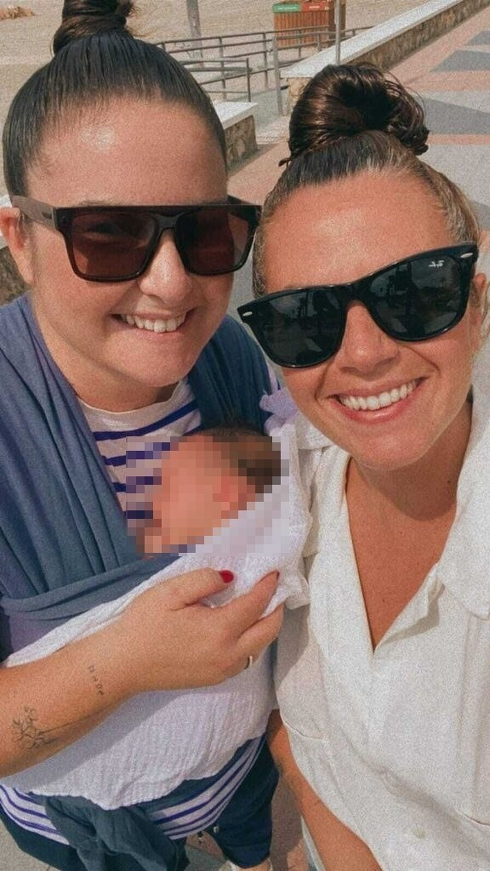 Sonia (derecha) y Olimpia, con su hija Manuela.