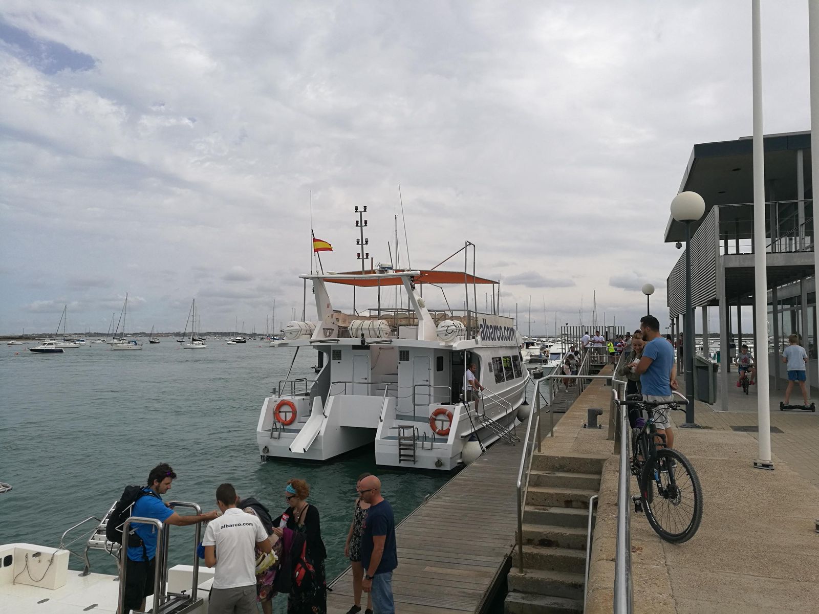 Puerto de Sancti Petri donde se embarca para llegar al Castillo.