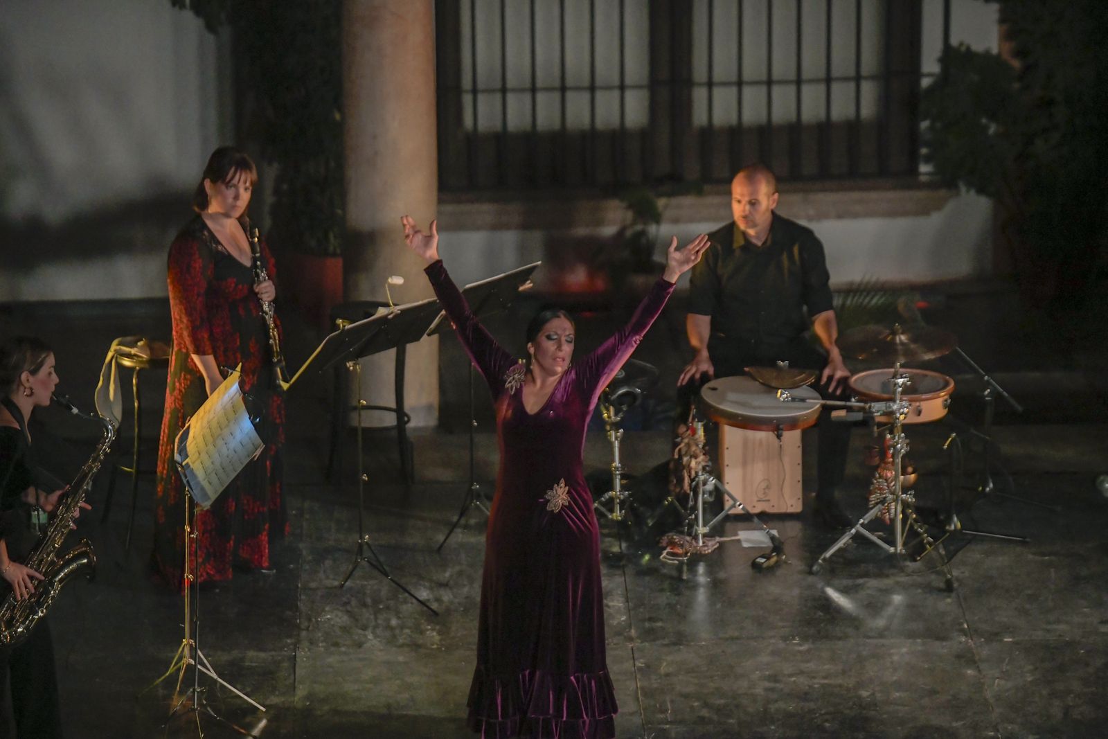 El flamenco de Fuensanta La Moneta hace vibrar la Abadía del Sacromonte: las mejores imágenes