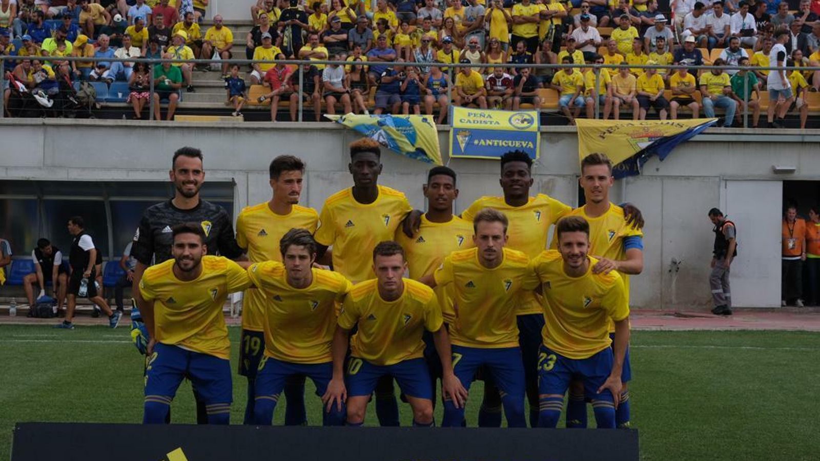 El histórico primer once del filial del Cádiz en su estreno en Segunda B.