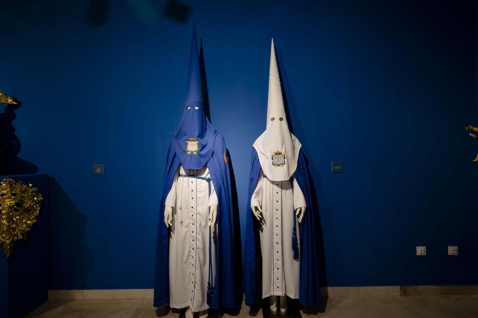 Imágenes de la exposición "Estrenos Semana Santa 2024" en la sede de la Fundación Cajasol