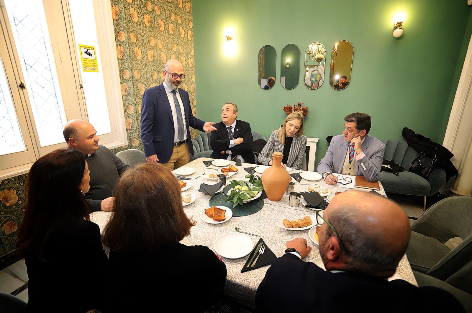 Imágenes de la tertulia cofrade "El Aguaó" de Huelva Información