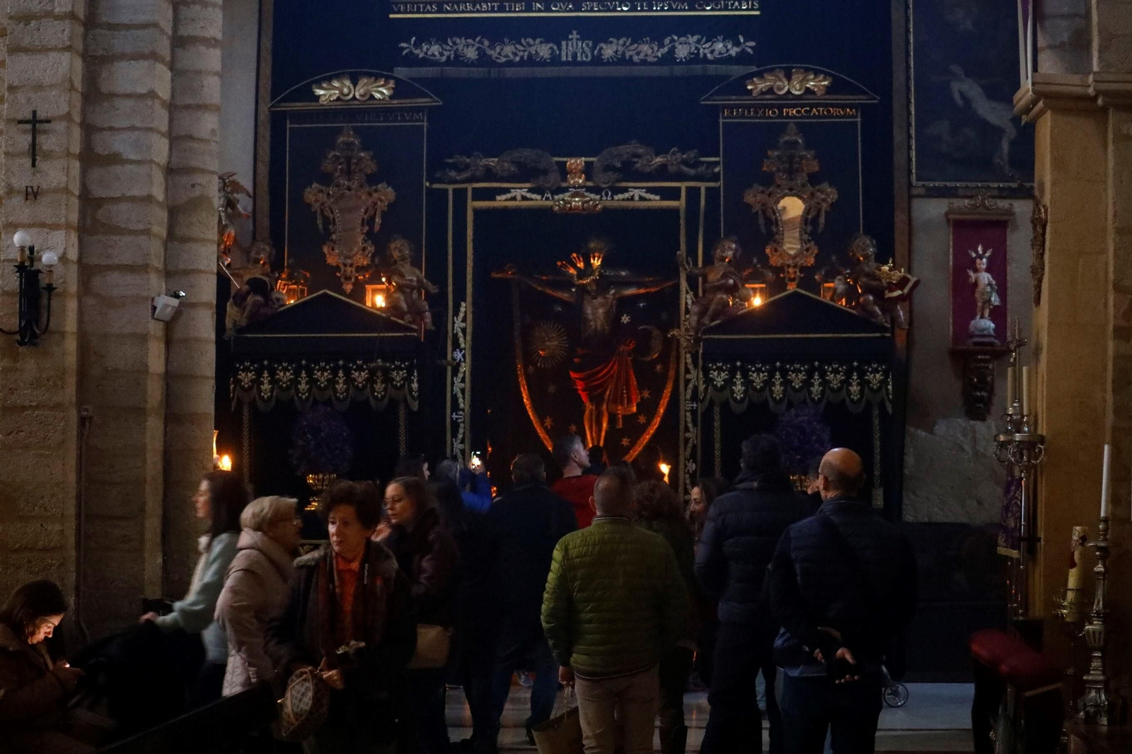 El besapiés al Remedio de Ánimas de San Lorenzo, en imágenes