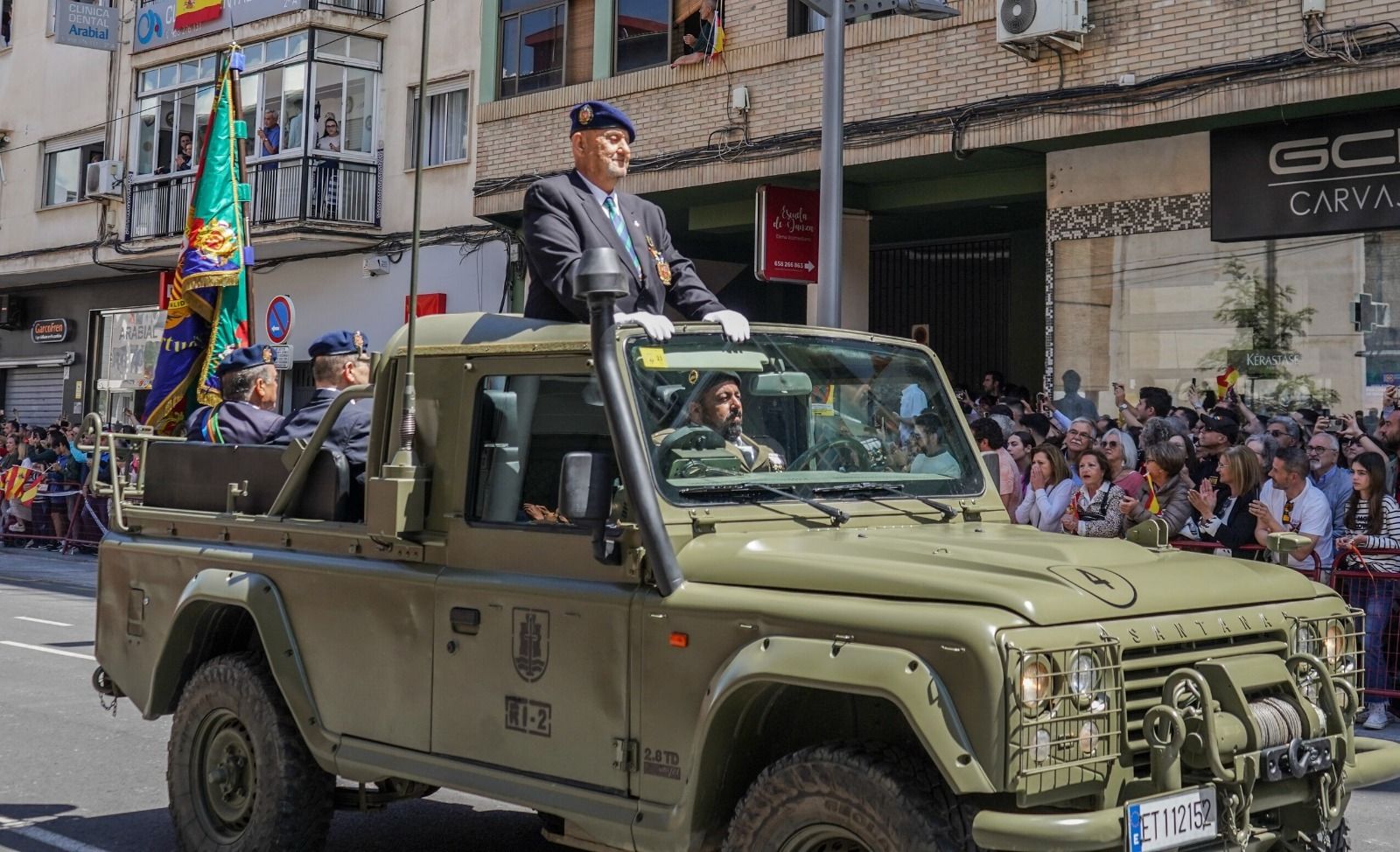 Ambiente en Granada durante el Día de las Fuerzas Armadas, en imágenes