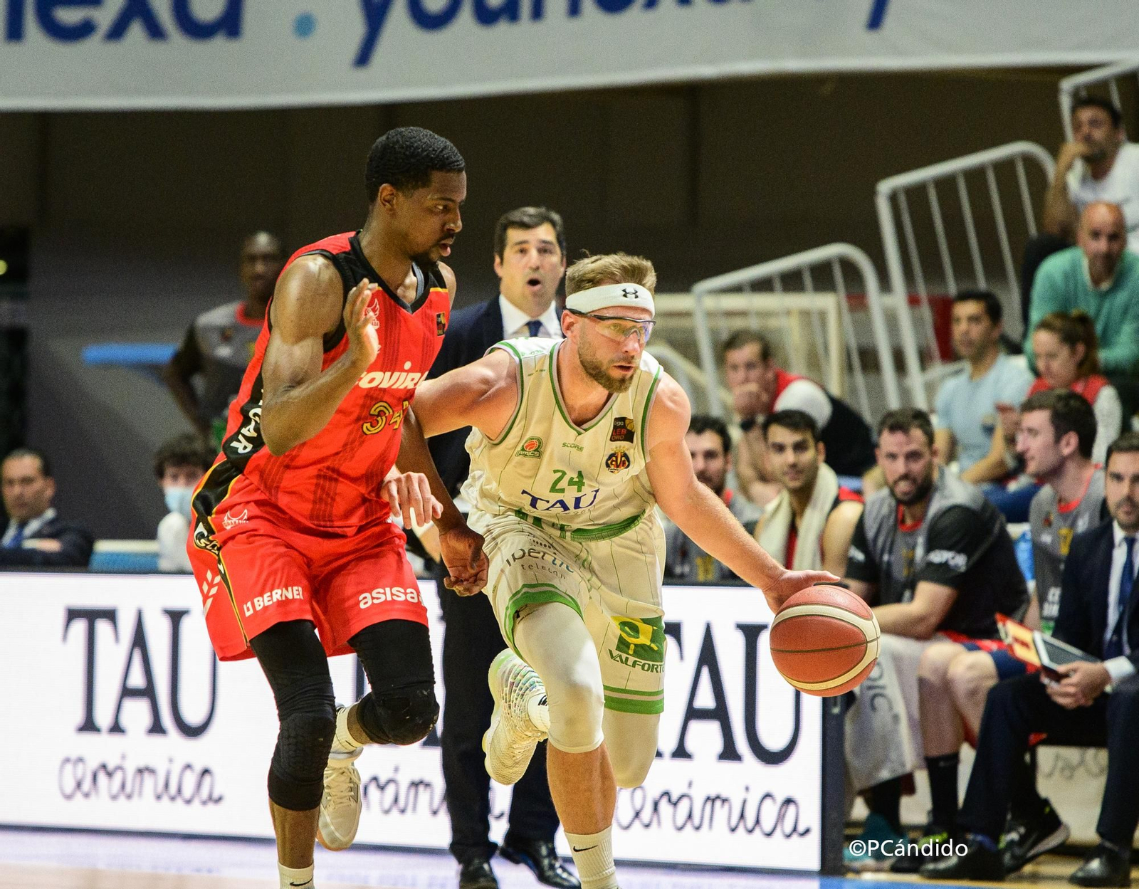 El TAU Castelló-Covirán Granada, en imágenes