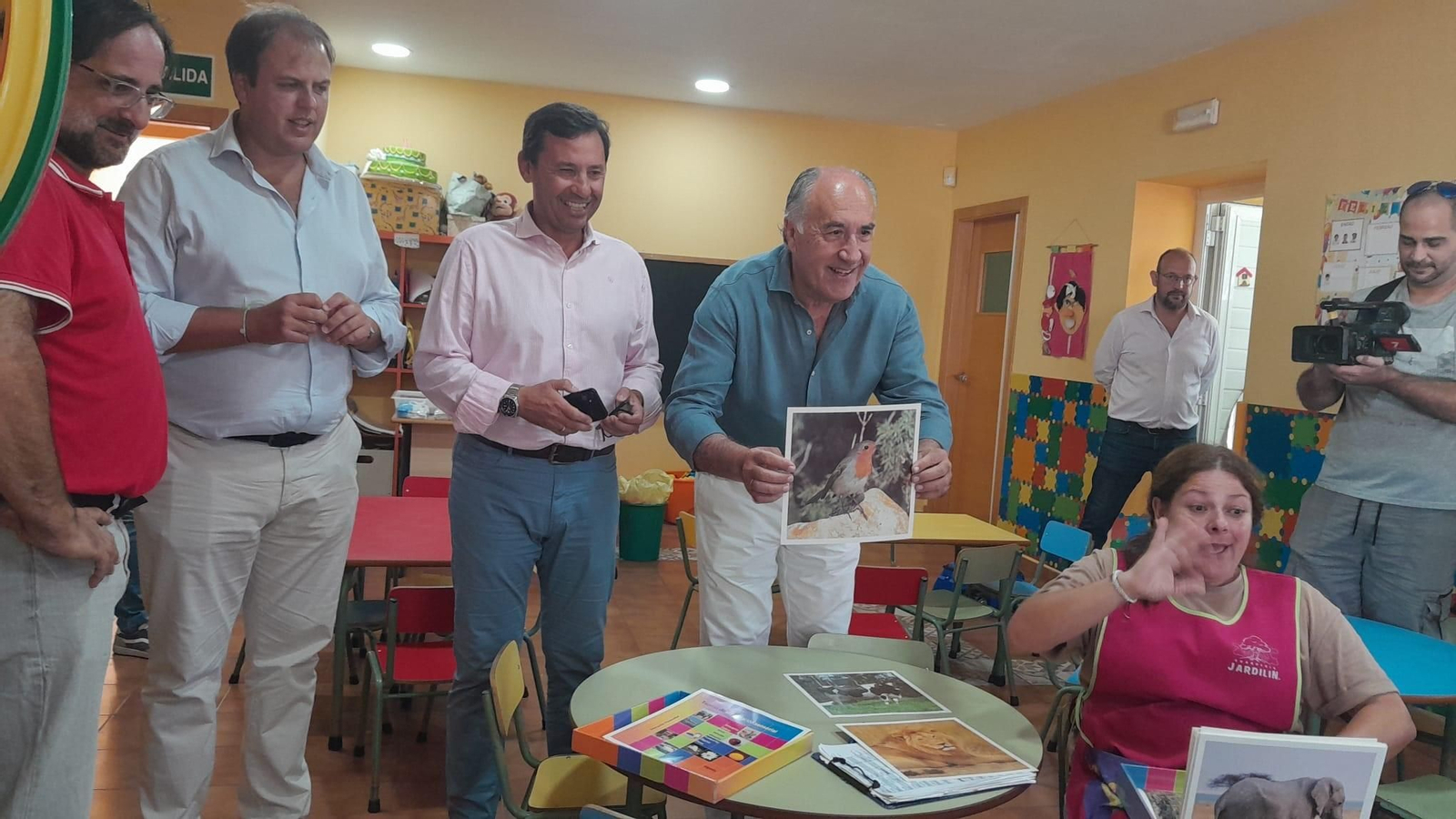 Landaluce, Ros y Vázquez, durante su visita al CEI Jardilín de Algeciras. Landaluce, Ros y Vázquez, durante su visita al CEI Jardilín de Algeciras.