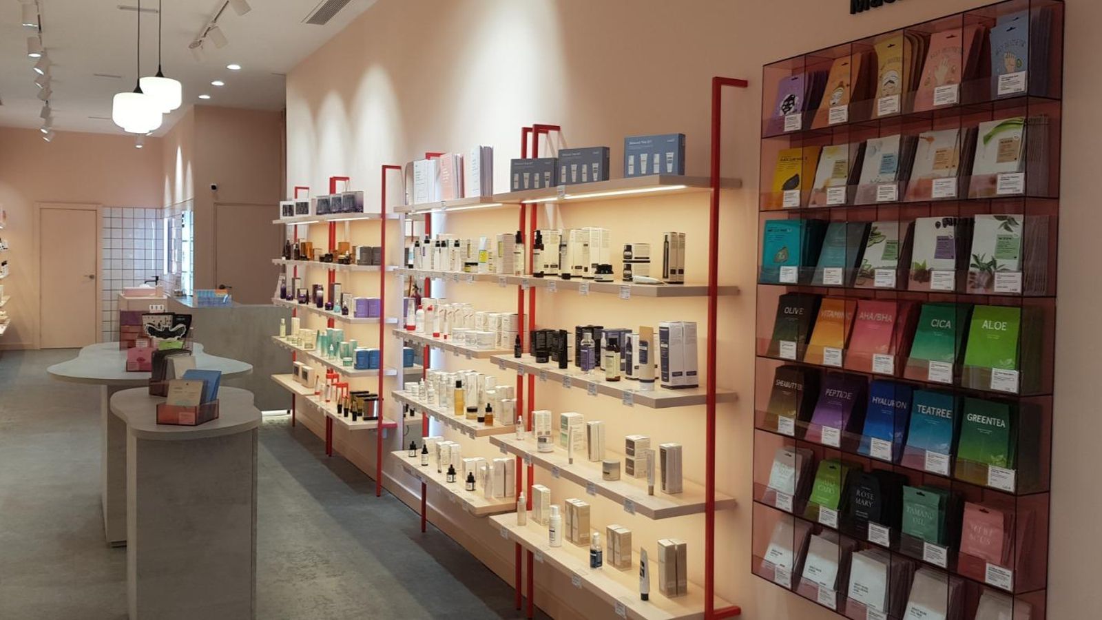 Los granadinos ya pueden disfrutar de las más de 40 marcas de cosmética coreana que distribuye