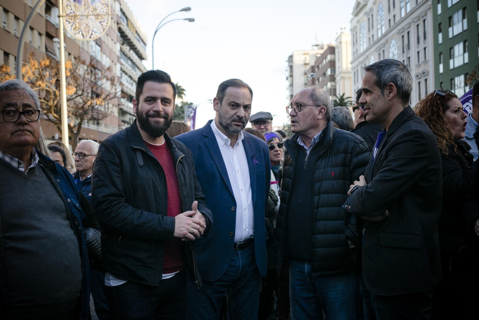 El ministro de Fomento, Jose Luis Ábalos, acudió a la manifestación en Cádiz