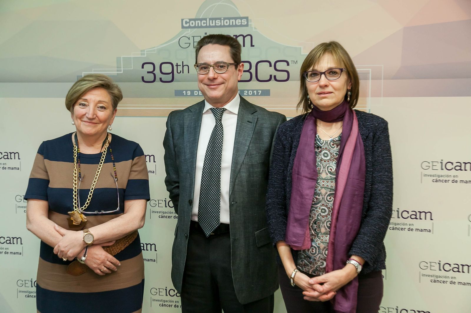 La doctora Anna Lluch, responsable del servicio de Oncología del Hospital Clínico de Valencia; Miguel Martín, presidente de Geicam; y la investigadora del Instituto Carlos III, Marina Pollán.