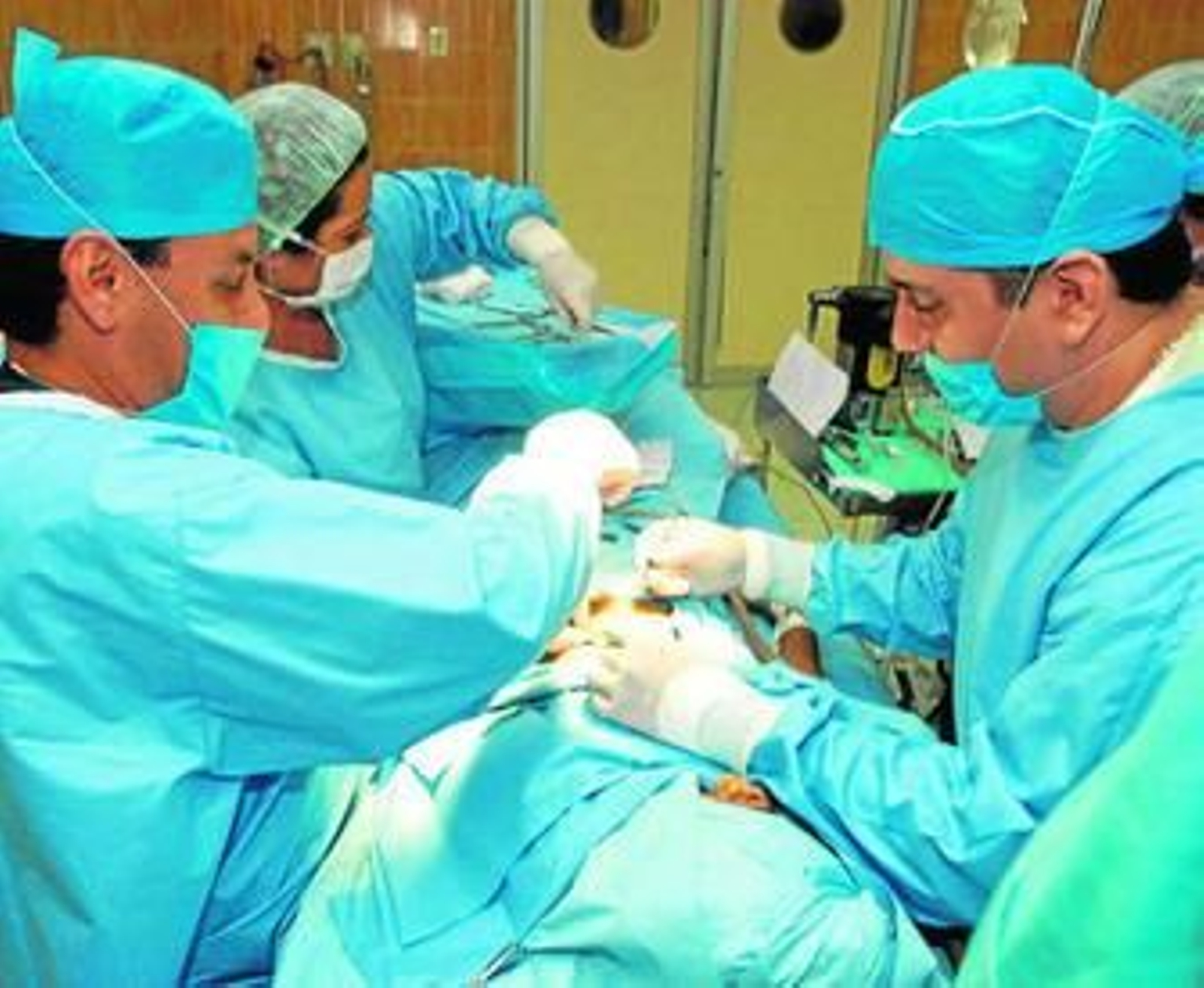 La paciente fue sometida a una intervención quirúrgica en mayo de 2006.