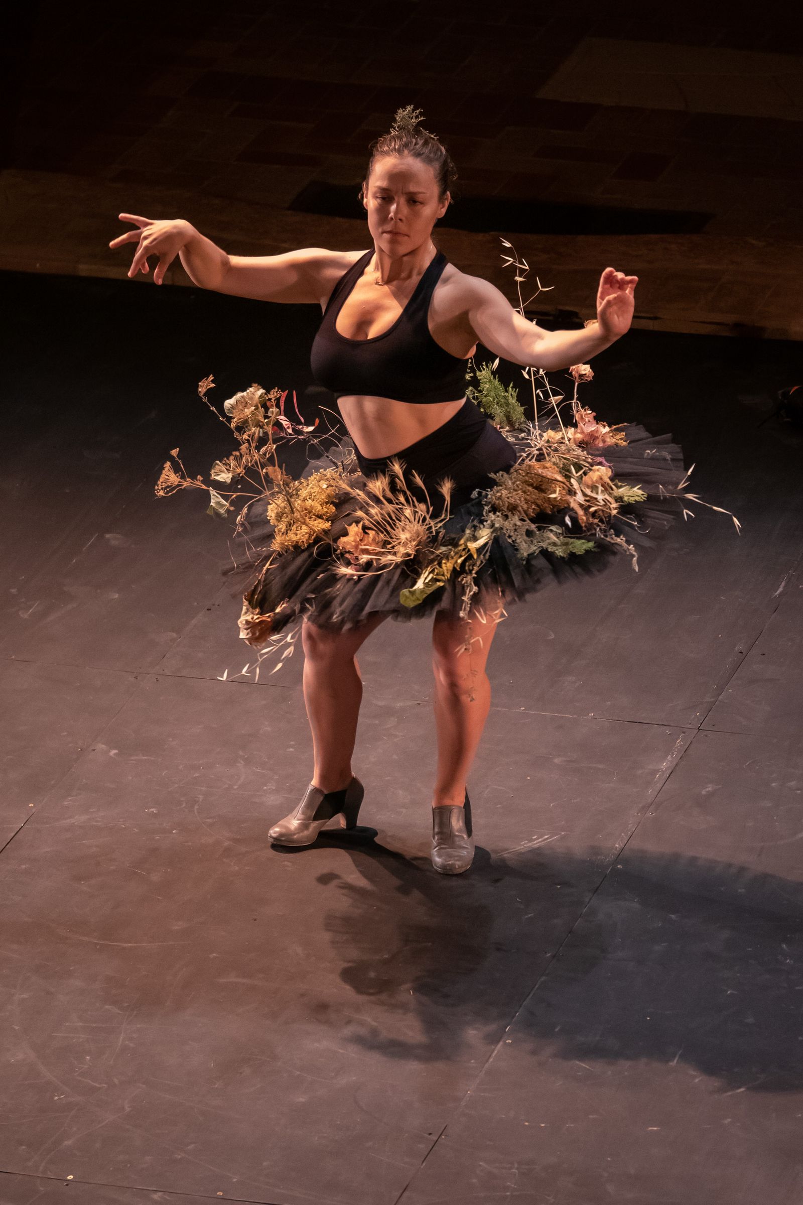 Rocío Molina buscando el equilibrio con su peculiar y pesado tutú.
