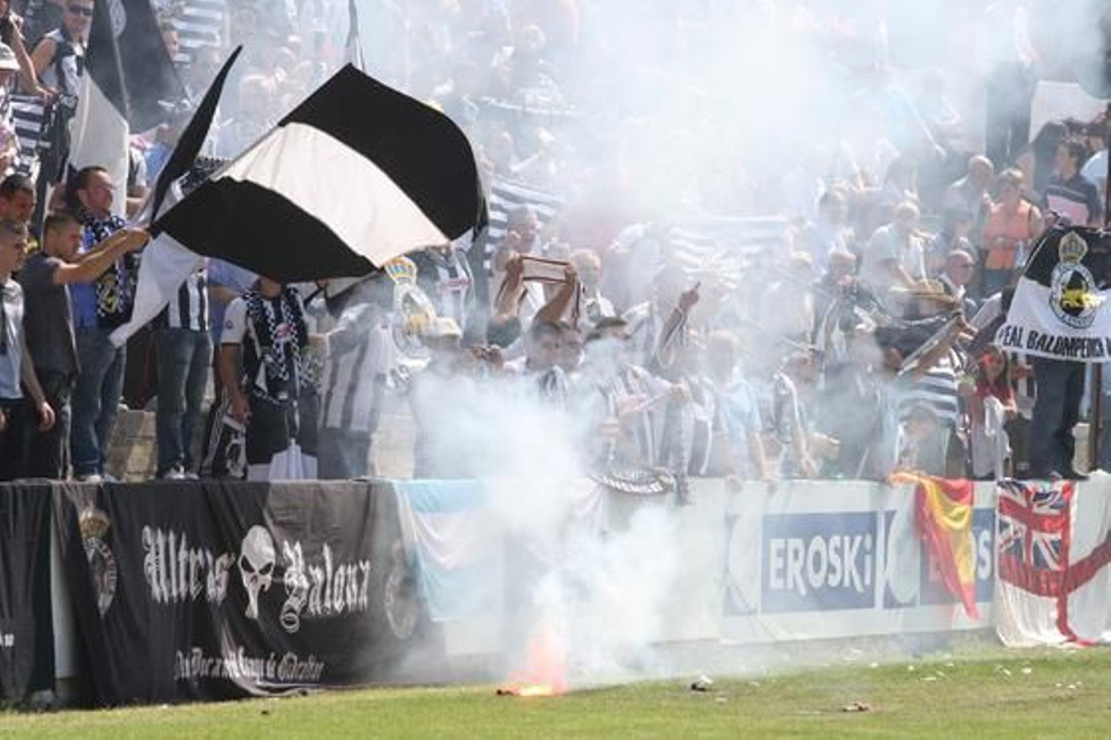 La Balona sufre una derrota que no merece en Tudela, pero dejó la sensación de que puede remontar el 1-0 en el partido de vuelta./Paco Guerrero

Foto: Paco Guerrero