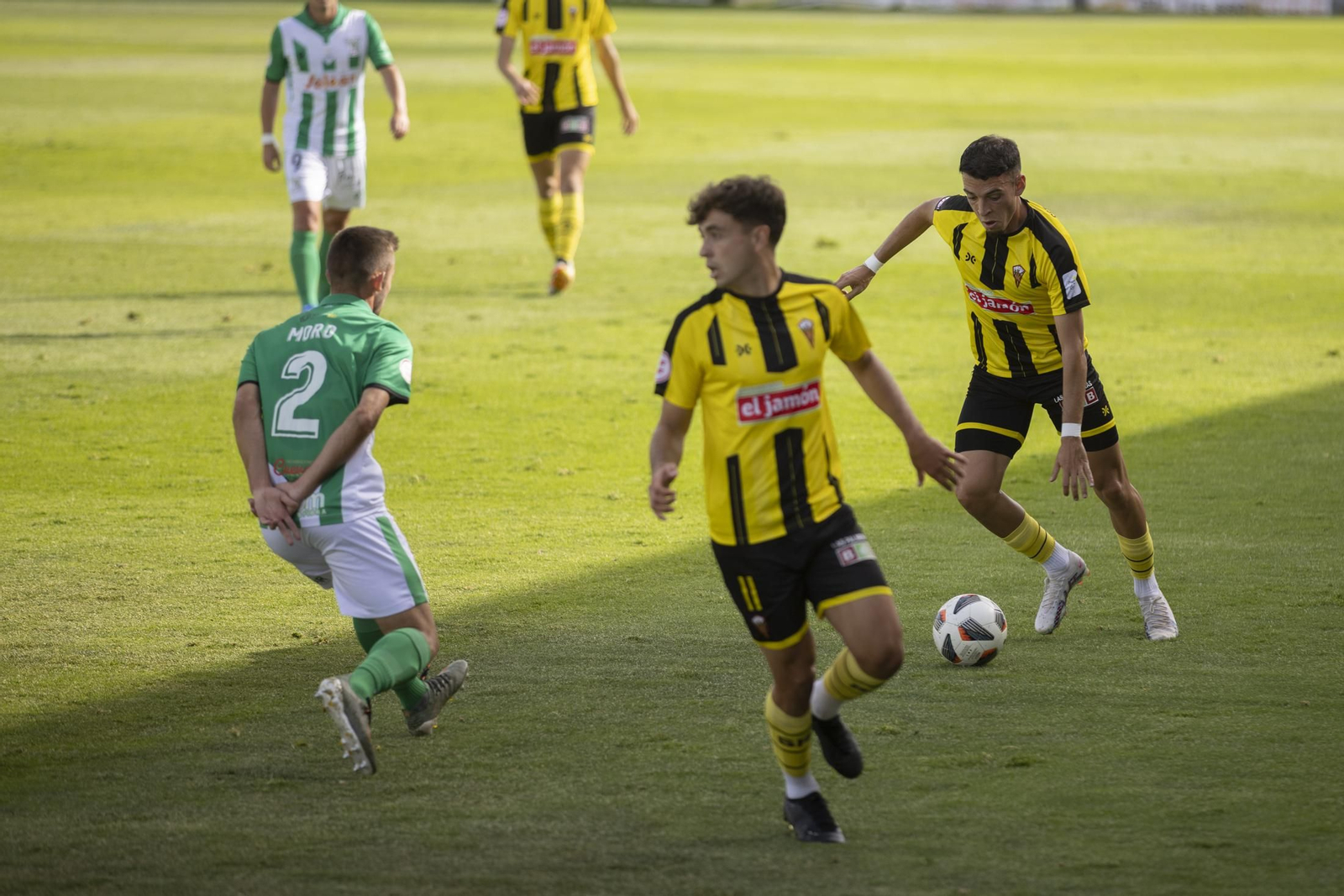 Imágenes del partido entre el San Roque de Lepe y el Atlético Sanluqueño