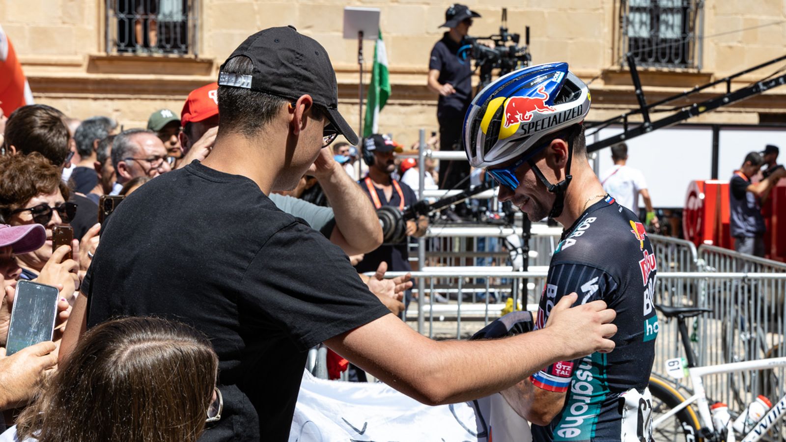 La salida de La Vuelta desde Úbeda, en imágenes