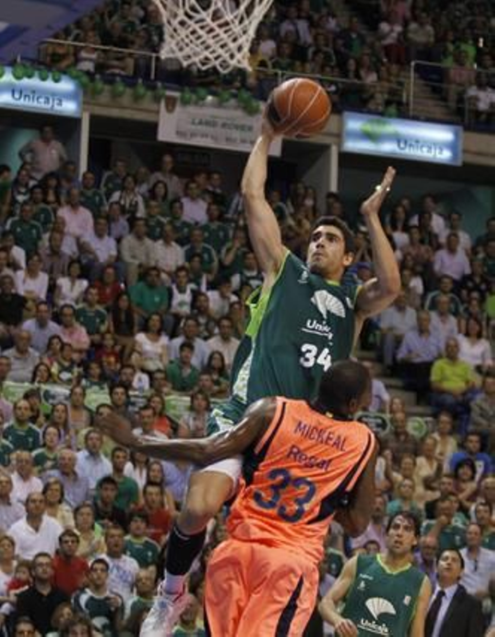 Unicaja cae eliminado de los play-off de la ACB en semifinales ante el Barcelona. / Sergio Camacho