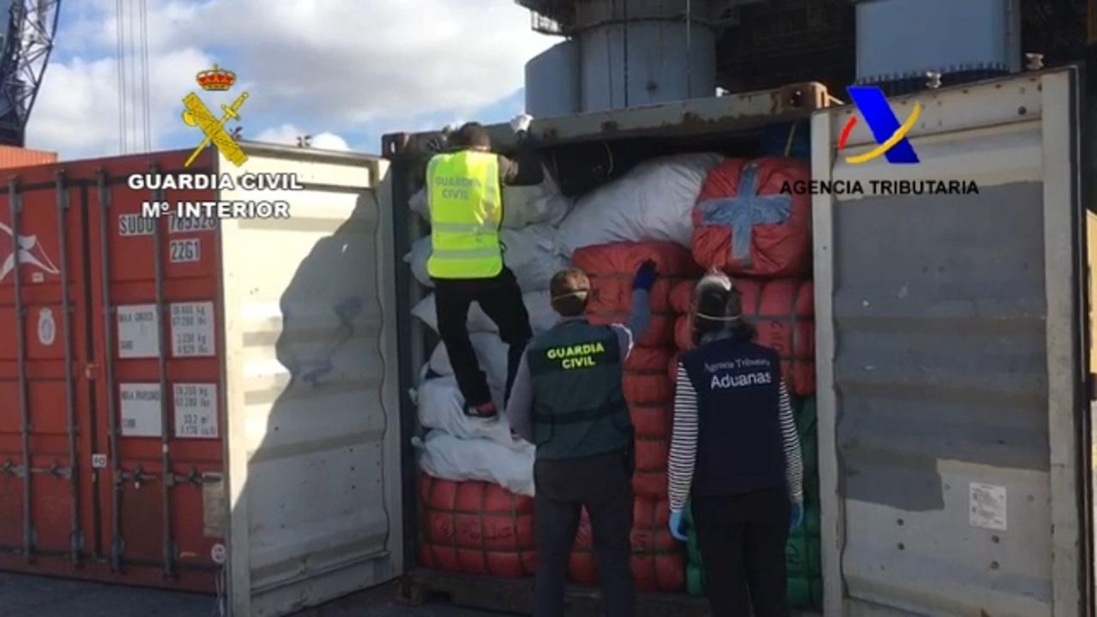 Contenedor cargado de falsificaciones en el Puerto de Almería