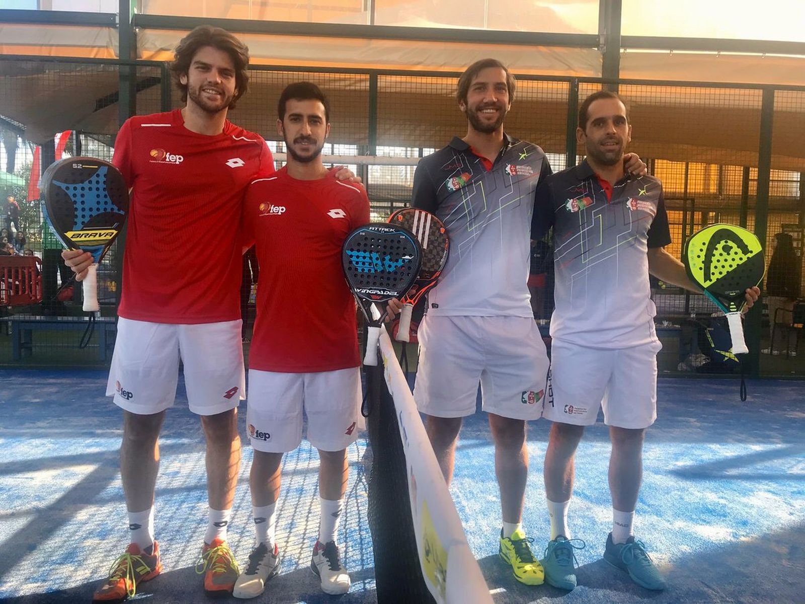 Garrido y Cepero (i) posan con sus rivales antes de la semifinal del Open de parejas.