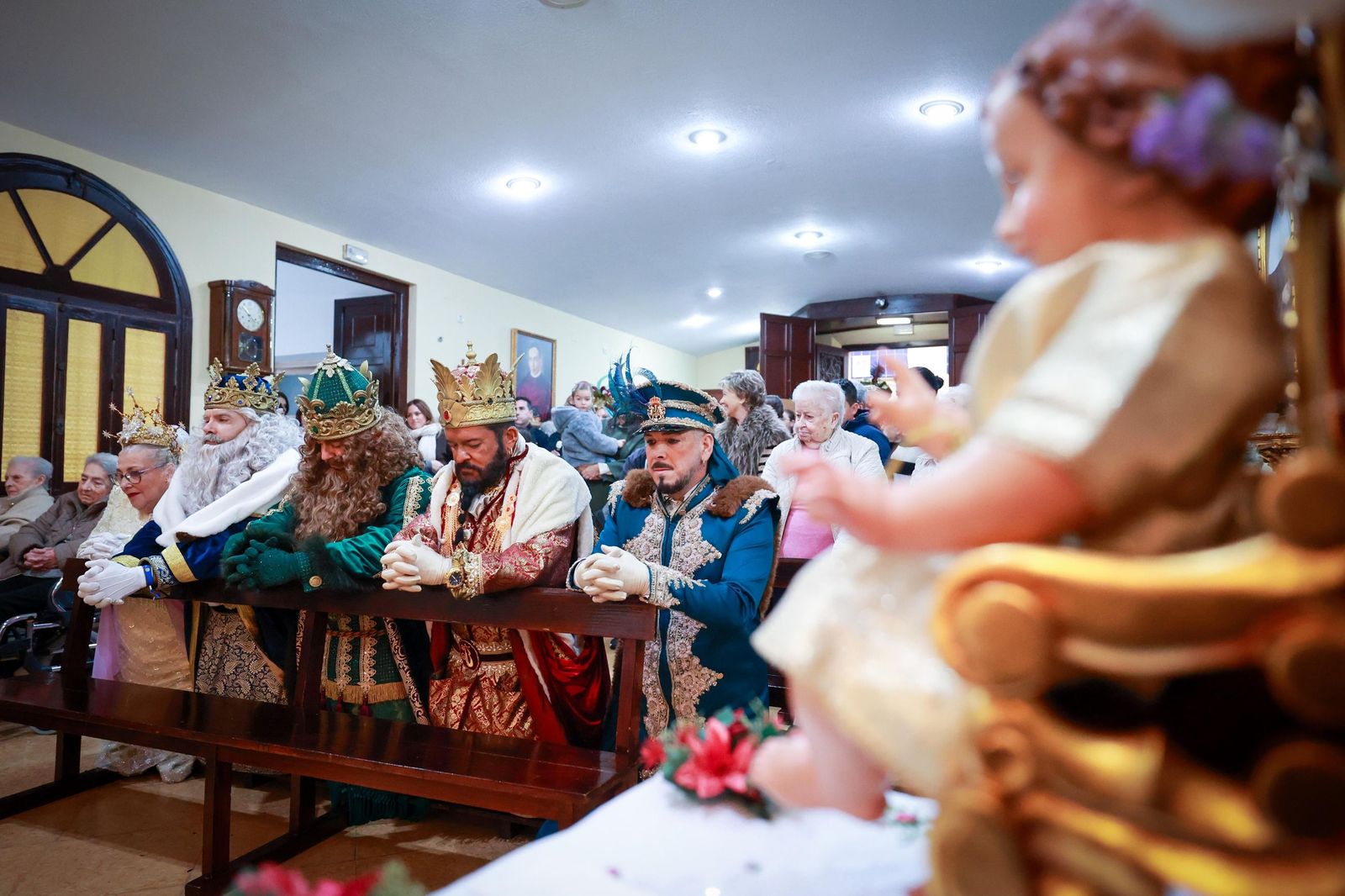 Imágenes de los Reyes Magos en Cádiz: muchas visitas oficiales en la mañana y todo listo para la Cabalgata por la tarde